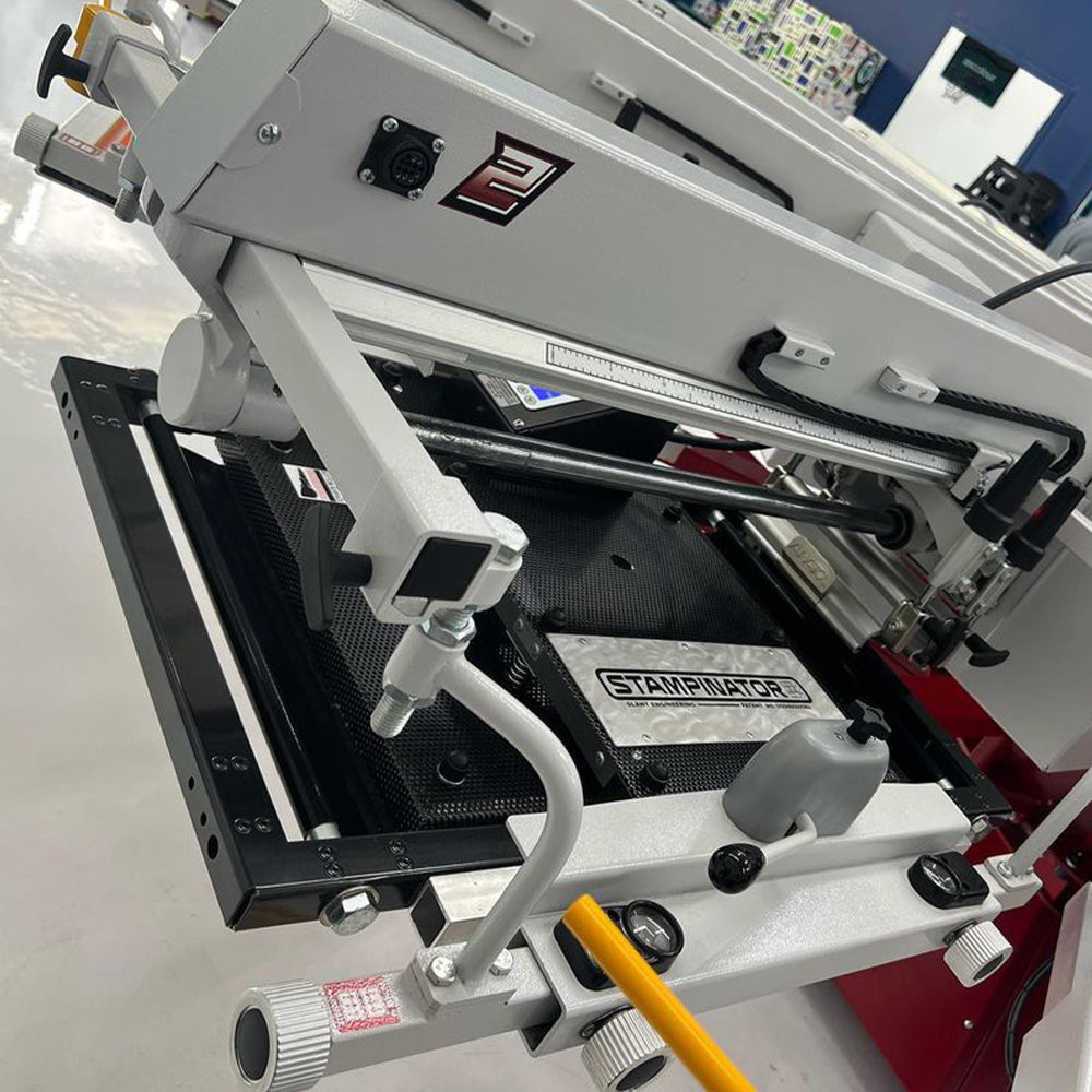 Sécheur et presse à chaud en ligne Stampinator pour presses automatiques de sérigraphie